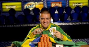 André Akkari na conquista do bracelete da WSOP 2011