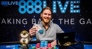 Tom Hall campeão do 888Live Londres