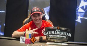 Amauri Grutka campeão do Main Event do LAPC Uruguai