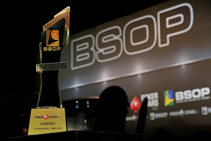 Troféu de campeão do Main Event do BSOP Natal