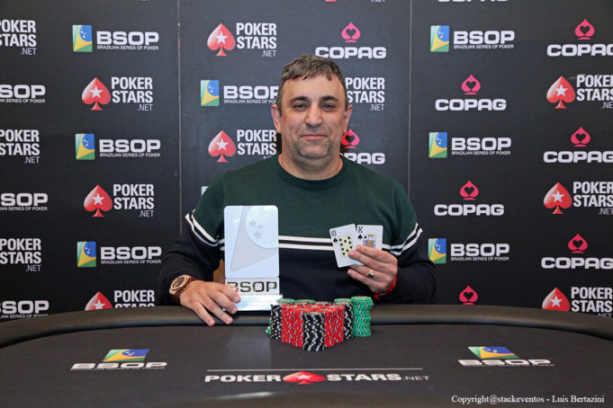 Marcelo Mesqueu campeão do Heads-Up do BSOP Gramado