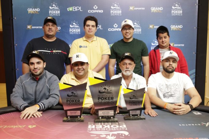 Mesa Final do Main Event do NPS Grand Final