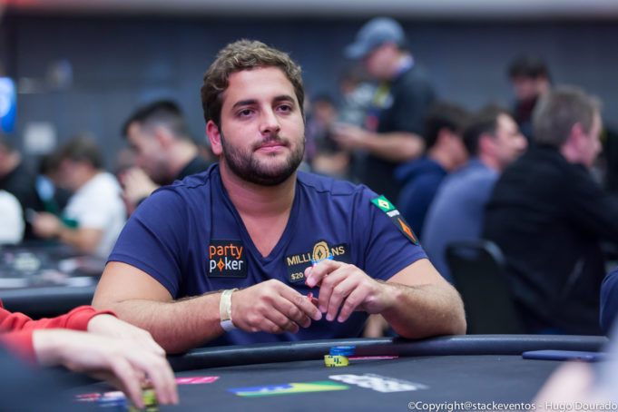 João Simão foi o único brasileiro classificado no Dia 2 do Main Event de PLO do WCOOP