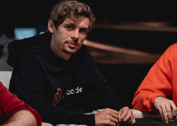 Fedor Holz fez miséria no poker online em um período de apenas 24 horas