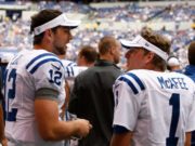 Pat McAfee (dir.) jogou oito anos na NFL por causa de um JJ