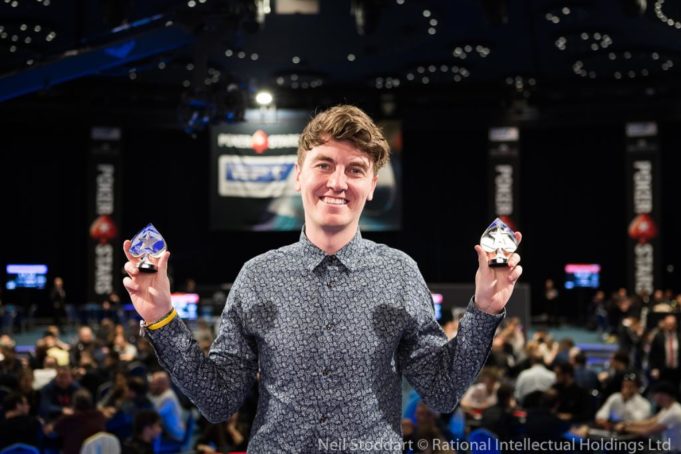 Fintan Hand ama ser streamer de poker, mas destacou a dificuldade