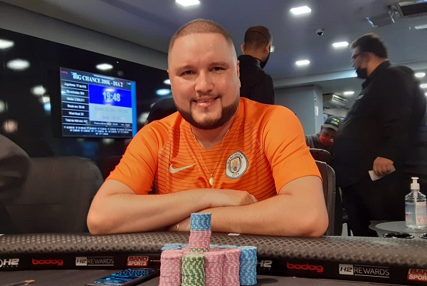 Clayton Paz, chip leader do Dia 2 do Big Chance