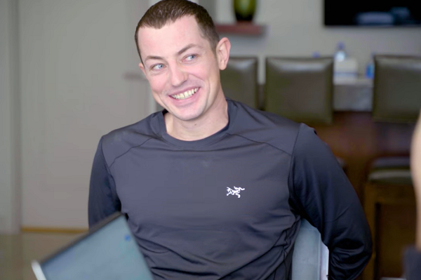 Tom Dwan contou um blefe que marcou sua carreira (Foto: Reprodução/Poker King)