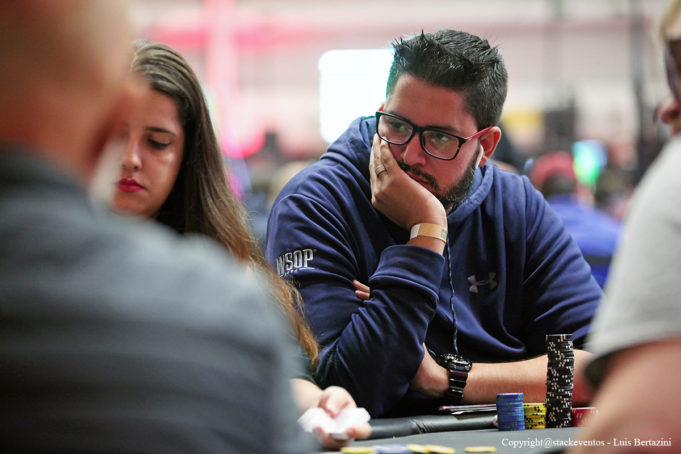 Fernando Viana possui o terceiro maior stack na FT do The Big Blowout