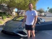 Ryan Fee comprou um novo carro e homenageou Negreanu