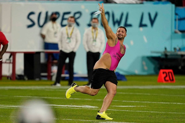 Yuri Andrade invadiu o campo do Super Bowl para vencer uma aposta, mas não vai levar