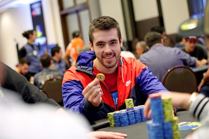 Dalton Hobold é o chip leader no Sunday Million