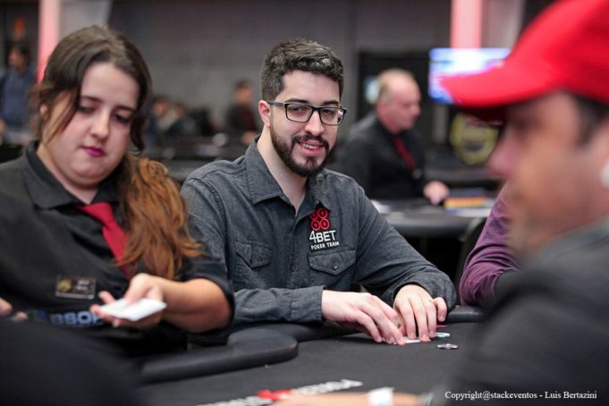 Eder Campana possui o quarto maior stack