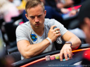 Martin Jacobson ama tanto o poker que joga até dormindo