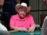 Doyle Brunson forrou com Phil Hellmuth e ainda defendeu o craque