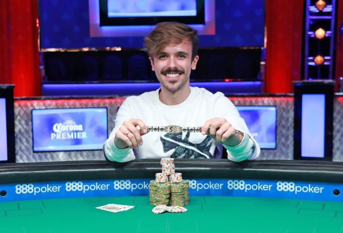 Yuri Martins mostrou sua coleção de conquistas no poker