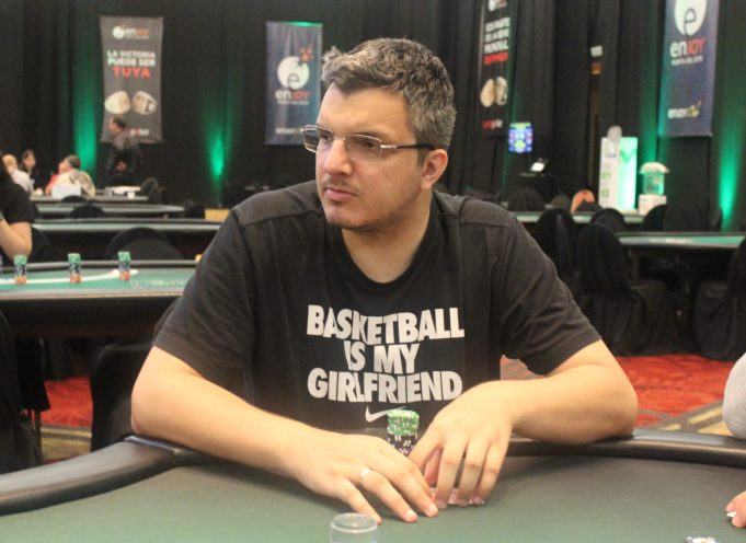 Douglas Ferreira venceu o primeiro torneio do WPT Online