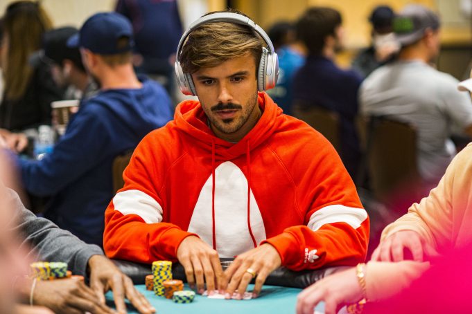 Yuri Martins está entre os cinco maiores stacks (foto: WPT)