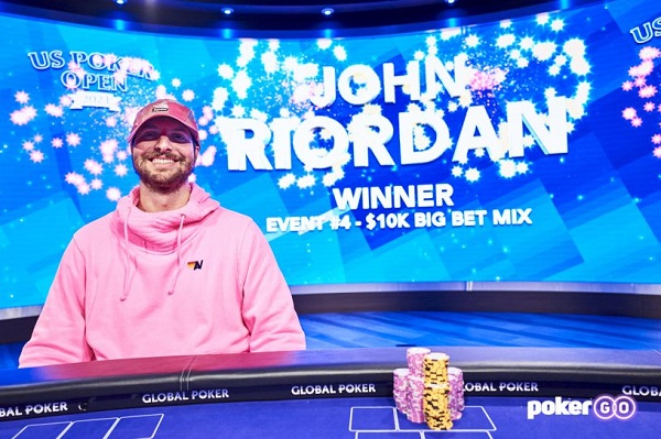 John Riordan voltou a ser campeão em grande estilo (Foto: PokerGO)