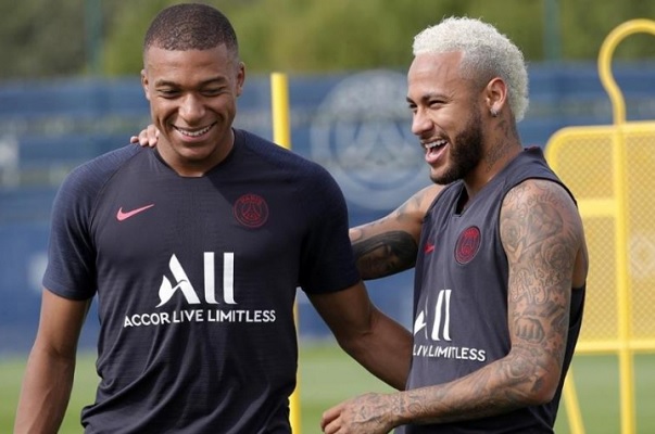 Kylian Mbappé saiu em defesa de Neymar, companheiro de PSG