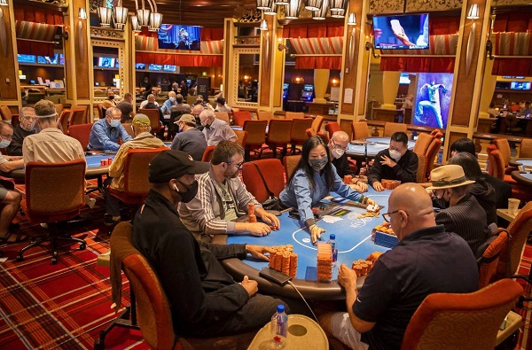 Máscaras voltarão a ser vistas nas mesas de poker de Nevada (Foto: Las Vegas Review-Journal)