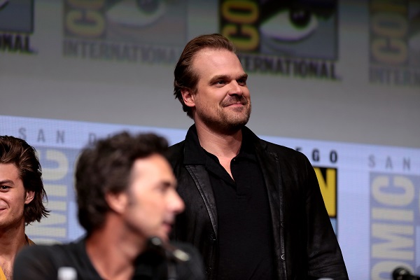 David Harbour é um grande fã de poker