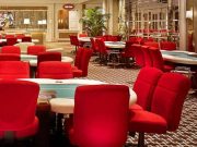 A sala de poker do Encore Boston Harbor, em Massachusetts, segue assim: vazia (Foto: Divulgação)