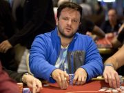 Vitor Dzivielevski começou a decisão com o menor stack (Foto: WPT)