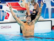 Caeleb Dressel ensinou poker às mulheres da natação americana (Foto: Jack Spitser)