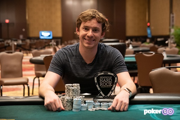 Chris Brewer superou feras do poker para cravar SHR na Flórida (Foto: PokerGO)