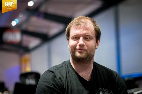 Daniel Smiljkovic agora tem um bracelete da WSOP (Foto: King's Casino)