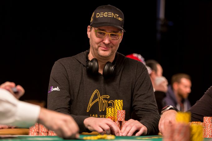 Phil Hellmuth puxou um pote de quase US$ 100 mil