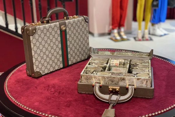 Kit de poker é novidade da coleção da Gucci (Imagem: Reta Lee/Yahoo Life SEA)