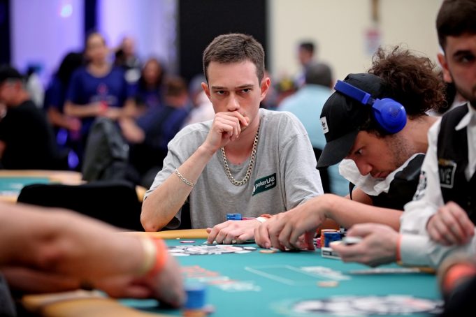 Gabriel Novello faturou a forra da carreira com o bronze no WCOOP