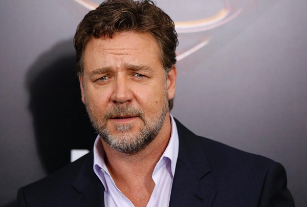 Russell Crowe e toda a equipe de 