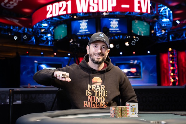 Brian Rast conquistou seu quinto bracelete da WSOP