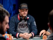 (Foto: PokerNews - Phil Hellmuth se arrependeu do comportamento abusivo)