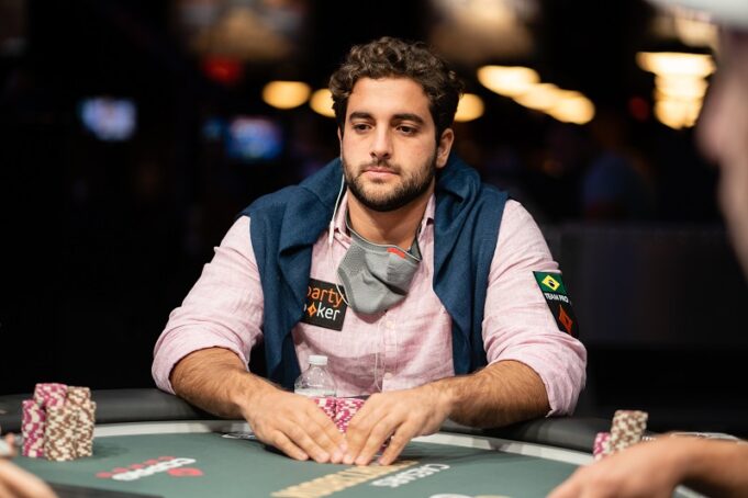 (Foto: PokerNews) João Simão é um dos destaques brasileiros na WSOP 2021 até agora