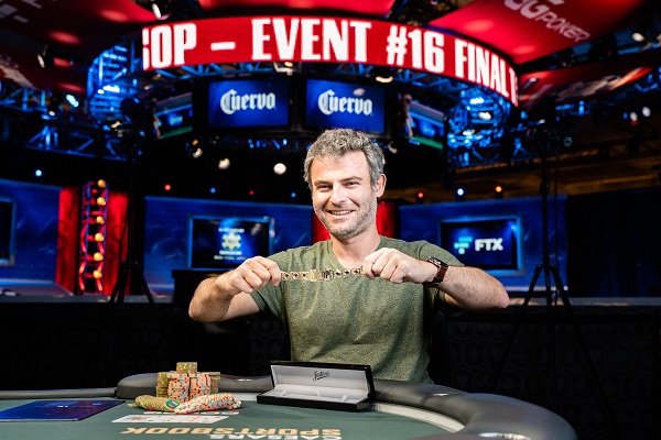 Vladimir Peck não tomou conhecimento dos adversários e cravou o Evento #18 da WSOP