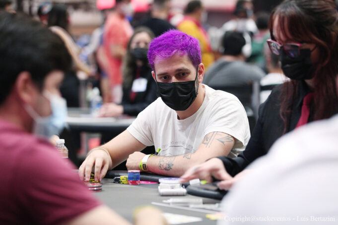 Felipe Boianovsky puxa a fila no Super High Rollers