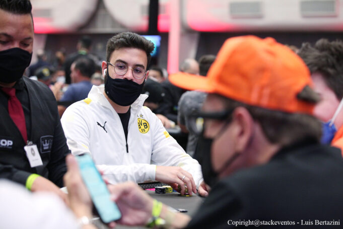 Lucas Rocha lidera os classificados no Super High Roller do BSOP Millions