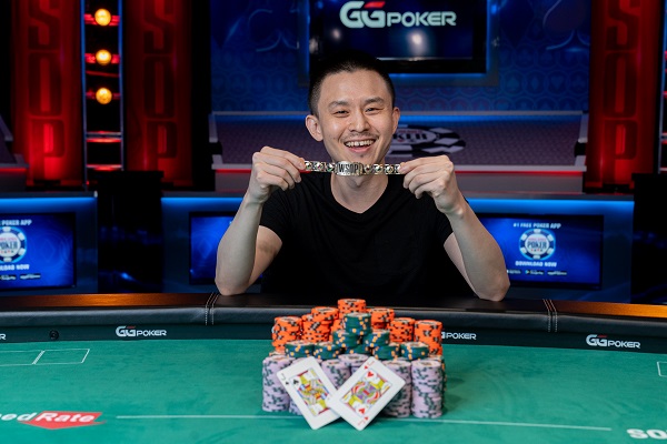 Ben Yu agora tem quatro braceletes da WSOP