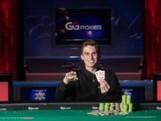 Cole Ferraro mal começou nas fichas, mas já ganhou um bracelete