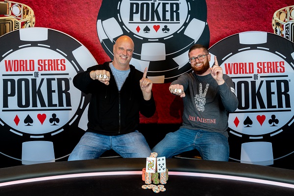 Mike Ruter e Samy Dighlawi, campeões do Evento #59 da WSOP