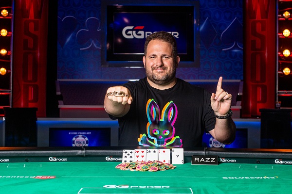 Nicholas Julia passou por grandes feras para cravar o Evento #54 da WSOP