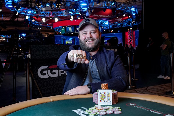 Scott Ball agora tem dois braceletes da WSOP