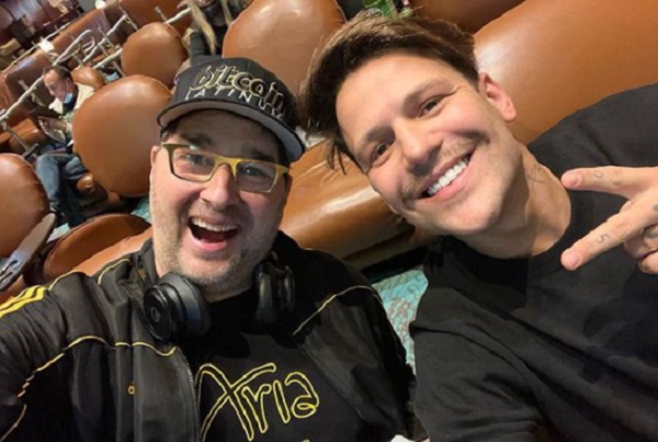 Phil Hellmuth postou uma foto com Saulo Poncio no Instagram