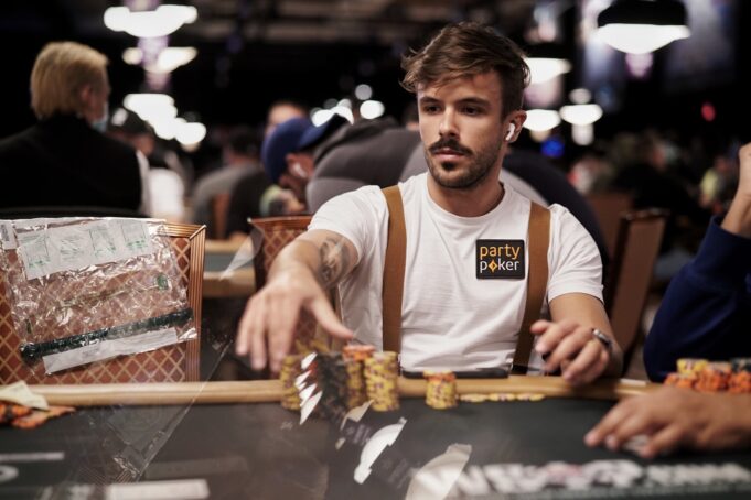 Yuri Martins encheu o bolso no EPT Online neste domingo (19)