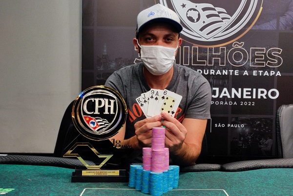 Diego Ligeirinho passou por cima do field do Omaha Mistery KO