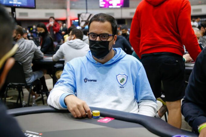 Eduardo Garla tem a maior pilha do Sunday Million no momento